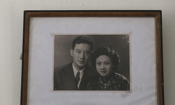 Căn biệt thự được xây dựng vào năm 1926, chủ nhân đầu tiên là cụ Trương Trọng Vọng và Nguyễn Thị Sửu, thương gia giàu nức tiếng phố cổ Hà Nội đầu thế kỷ 20. Ảnh: Dân Việt