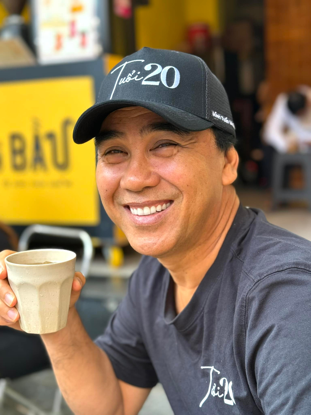 Đi lên từ gian khó, dù sở hữu khối tài sản đáng mơ ước, MC Quyền Linh vẫn giữ cho mình phong cách sống giản dị, thoải mái. Ảnh: FB Quyền Linh