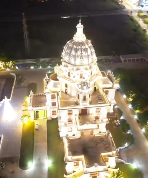 Xét về sự xa hoa, lộng lẫy, bạch dinh này có thể chưa phải là lớn nhất cả nước. Ảnh: @chongthamninhbinhtanloc