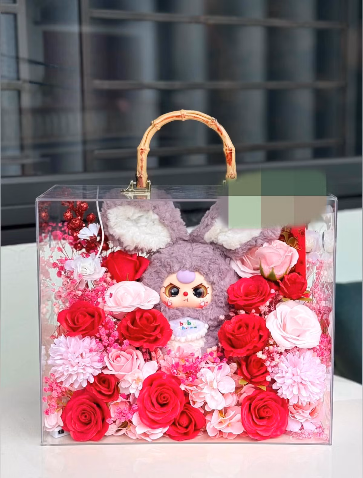 Mỗi set quà Baby Three được mix cùng hoa sáp, hoa lụa, dây ruy băng đẹp mắt...Ảnh: Facebook