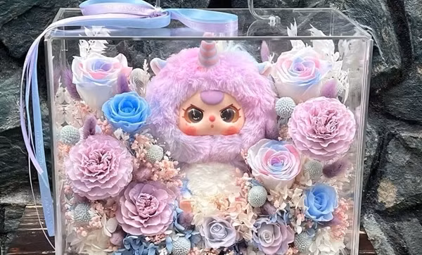 Trong đó, set quà tặng được thiết kế từ Baby Three được nhiều bạn trẻ quan tâm bởi tính "hot trend" của món đồ chơi này. Ảnh: FB Phương Mai