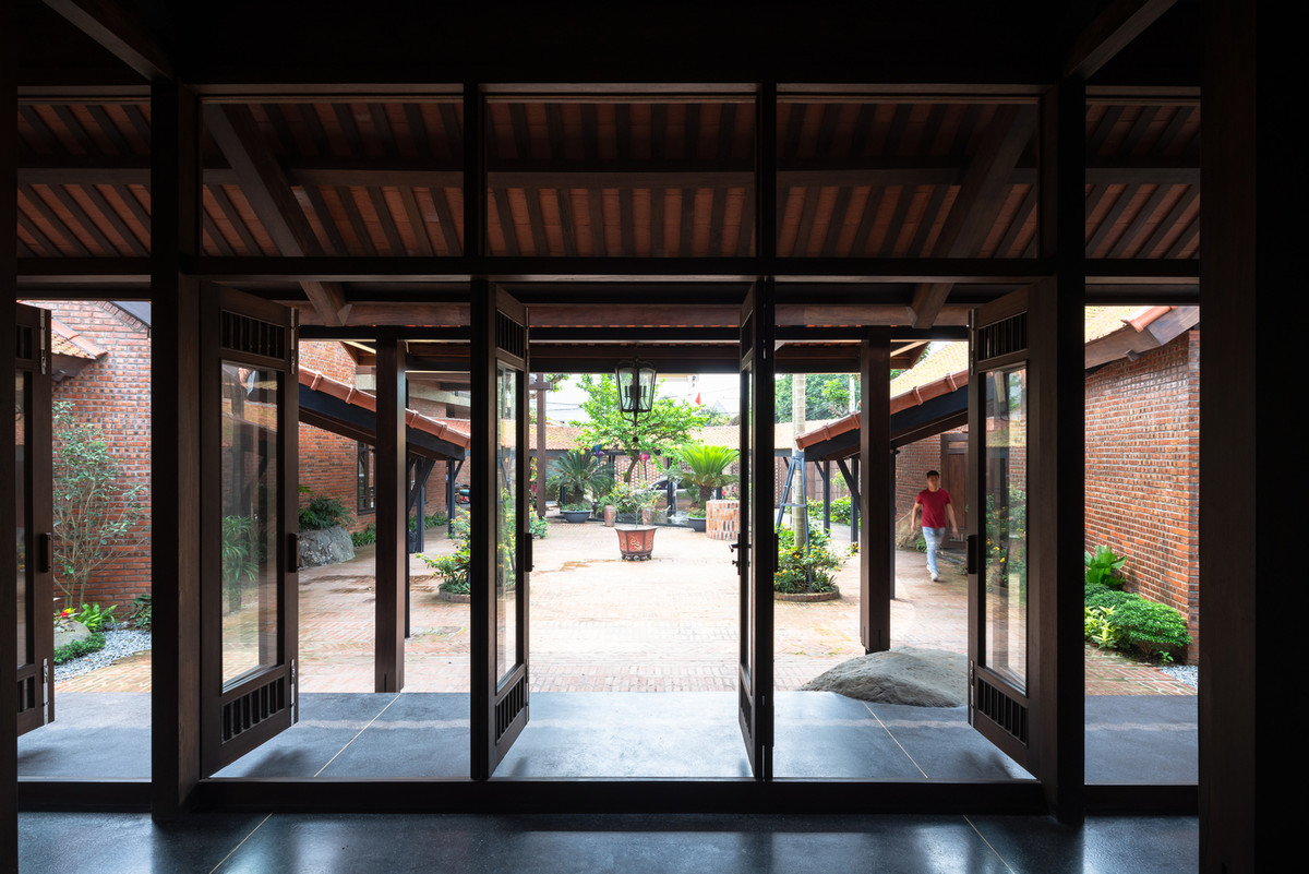 Mỗi khối nhà đều có chức năng riêng nhưng vẫn đảm bảo sự thông suốt và thống nhất về phong cách. Ảnh: Trieu Chien