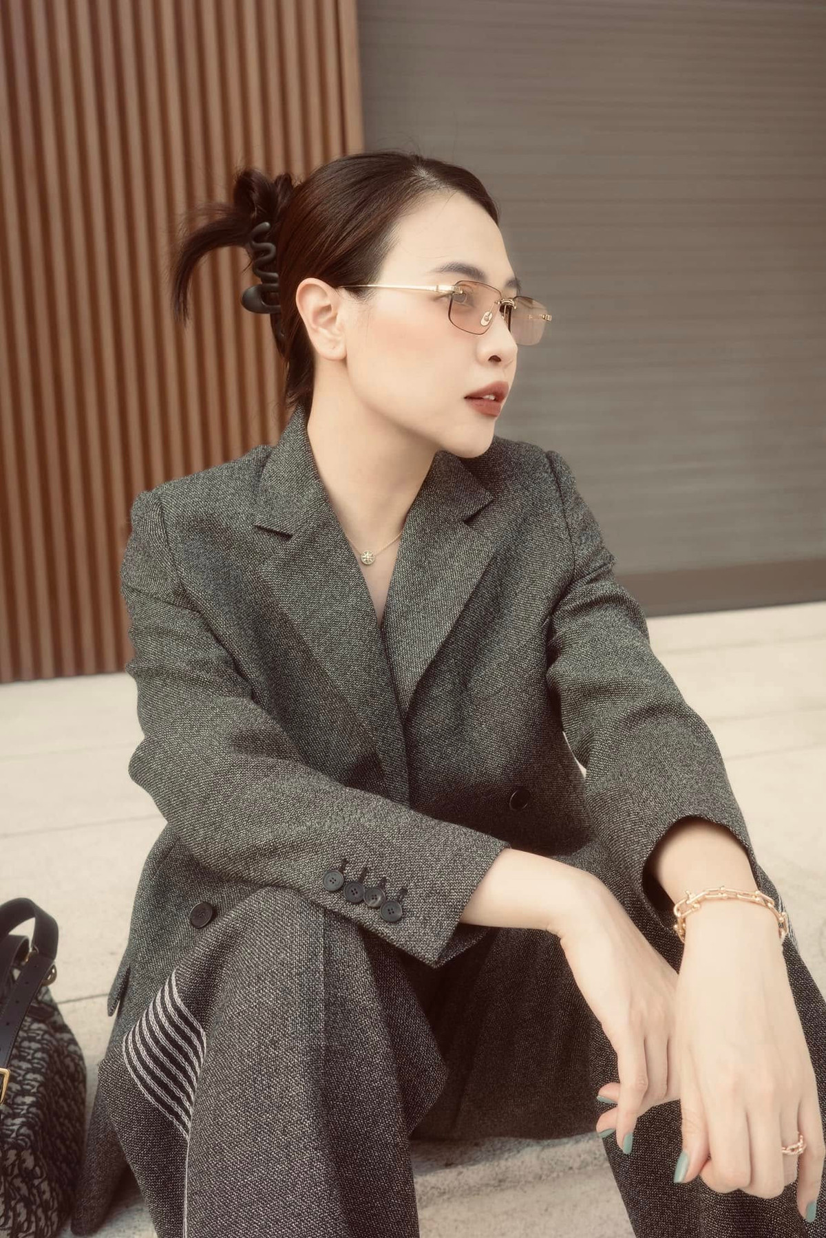 Riêng chiếc áo có giá lên tới 5.400 USD (138,5 triệu đồng). Ảnh: FB Đàm Thu Trang