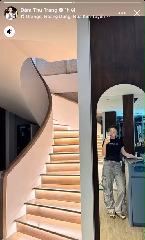 Thậm chí, dép đi trong nhà cũng đến từ nhà mốt Hermes giá hơn 22 triệu đồng. Ảnh: FBNV