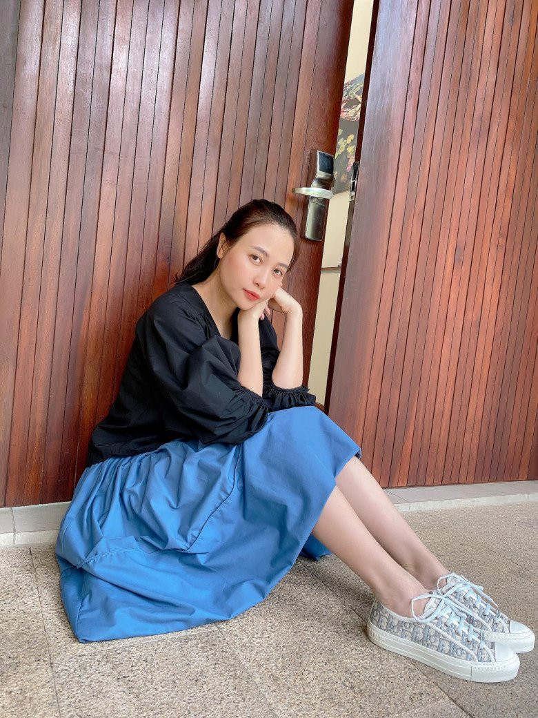 Giày sneaker của Dior giá gần 30 triệu đồng. Ảnh: FBNV