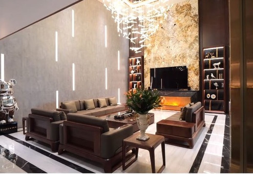 Bức tranh đá xuyên sáng Brazil khổ lớn, hình mặt hổ là ẩn ý phong thủy mà gia chủ rất tâm đắc. Ảnh chụp màn hình