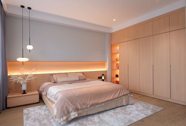 Phòng ngủ của em bé sử dụng gam màu trà sữa tươi trẻ. Ảnh chụp màn hình