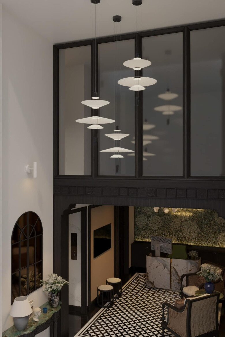 Tại khu vực thông tầng có đèn chùm xếp lớp, đầy nghệ thuật. Ảnh: FBNV