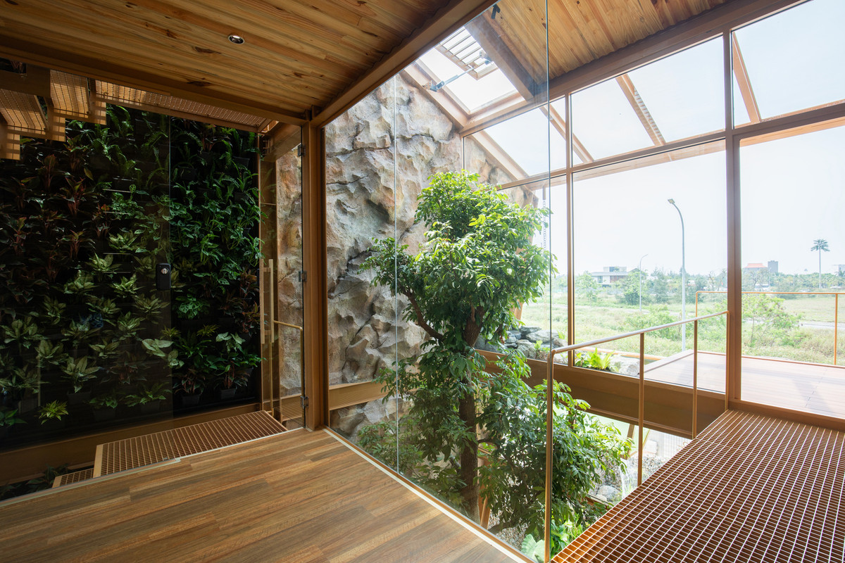 Với những biện pháp này, công trình tiết kiệm đến 60-80% nguồn năng lượng hoá thạch và ngăn ngừa hơn 8,5 tấn khí thải CO2 mỗi năm. Ảnh: Tô Hữu Dũng