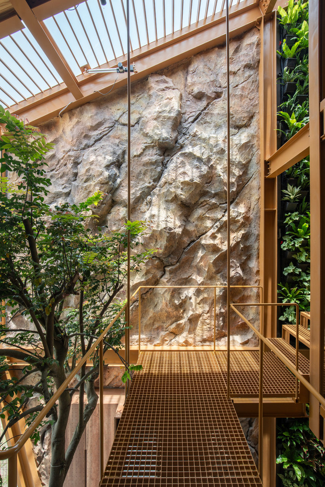 Nước mưa, nước tưới được thu gom và tái sử dụng, giảm thiểu lãng phí tài nguyên. Ảnh: Tô Hữu Dũng