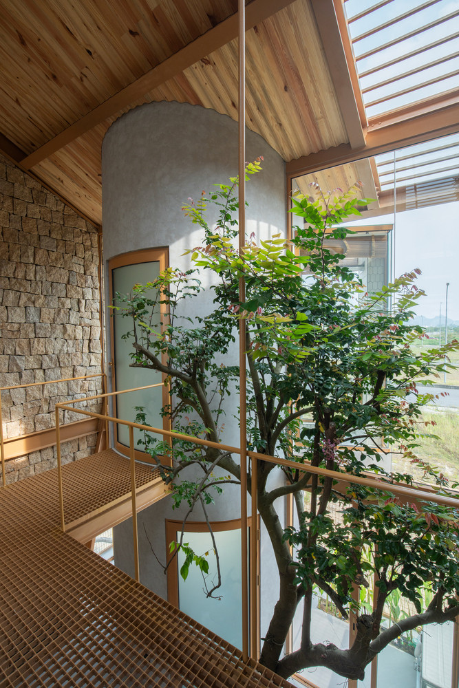 Ở dự án này, kiến trúc sư tính toán, áp dụng nhiều giải pháp để tối ưu và linh động về không gian, tối ưu hoá nguồn năng lượng tự nhiên bao gồm năng lượng mặt trời, năng lượng gió, thu hồi và tái sử dụng nguồn nước. Ảnh: Tô Hữu Dũng