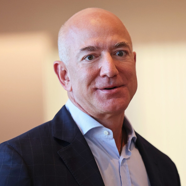 Tính đến ngày 24/2/2025, Jeff Bezos đang sở hữu 230,9 tỷ USD, xếp thứ ba trong danh sách những người giàu nhất thế giới, sau Elon Musk và Mark Zuckerberg. Ảnh: New York times