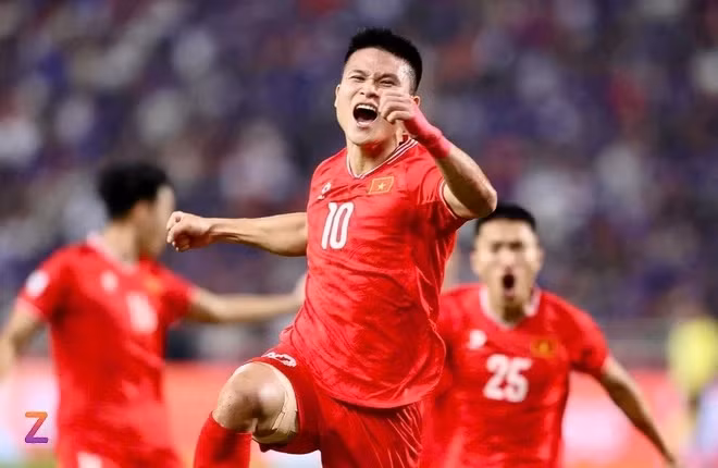 Ngay lập tức, thông tin về tiền đạo Tuấn Hải được cư dân mạng tìm kiếm ráo riết. Phạm Tuấn Hải sinh năm 1998, đến từ Hà Nam, đang thi đấu cho CLB Hà Nội. Ảnh: Znews