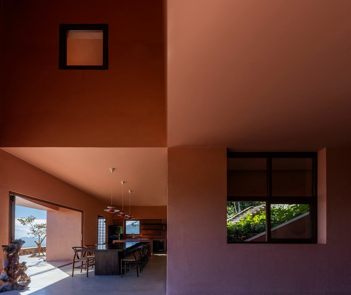 Bền vững là cốt lõi của công trình, với các vật liệu tự nhiên được lựa chọn cẩn thận định hình nên bản sắc của địa phương. Ảnh: Hiroyuki Oki