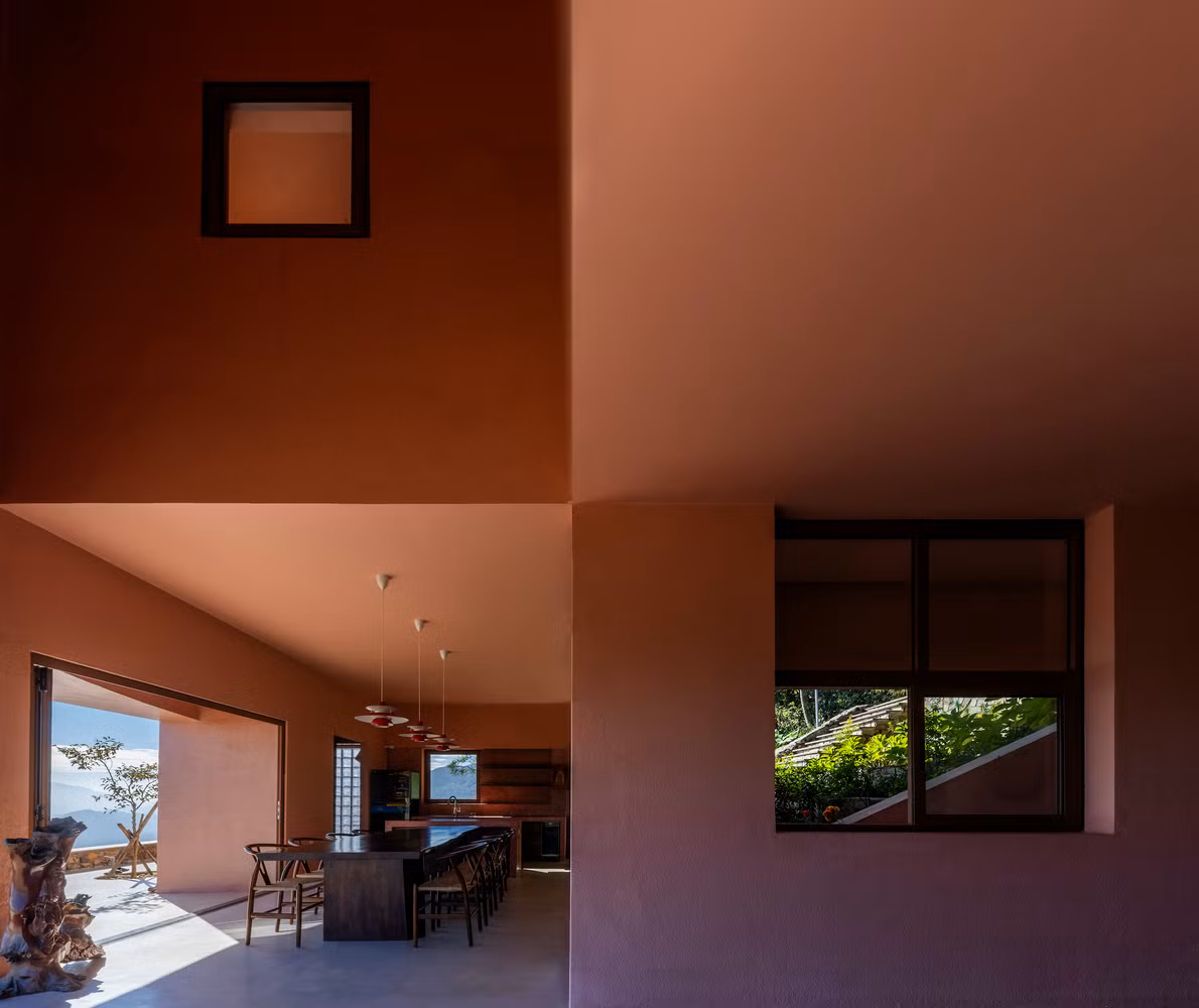 Bền vững là cốt lõi của công trình, với các vật liệu tự nhiên được lựa chọn cẩn thận định hình nên bản sắc của địa phương. Ảnh: Hiroyuki Oki