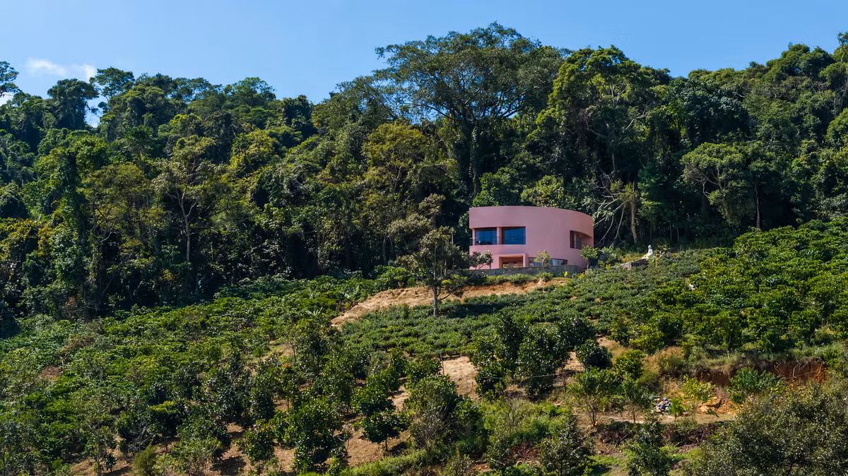 Ẩn mình giữa cao nguyên Di Linh (Lâm Đồng), Bảo Lâm Retreat là một bản giao hưởng của kiến trúc và thiên nhiên. Ảnh: Hiroyuki Oki