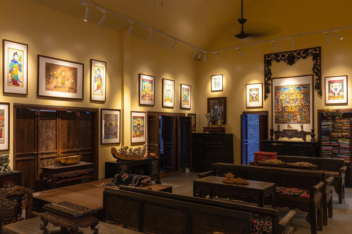 Đồ nội thất trong nhà được làm bằng gỗ do chính danh hài Xuân Hinh lựa chọn và bài trí. Ảnh: FB Xuân Hinh