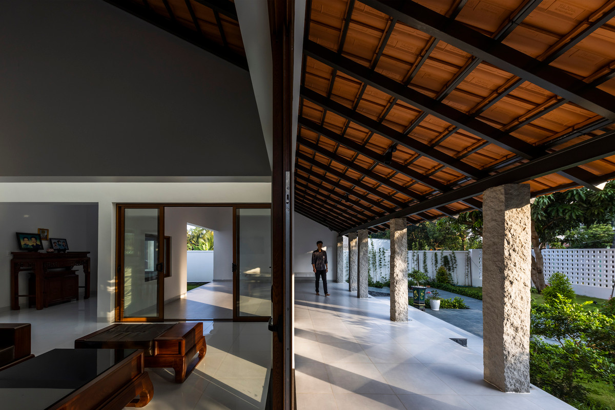 Sự chuyển đổi liền mạch giữa nội thất và ngoại thất xóa tan ranh giới, thúc đẩy môi trường sống vừa liên tục vừa hài hòa. Ảnh: Hiroyuki Oki