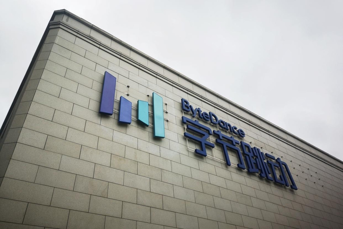 Zhang thành lập công ty mẹ của TikTok vào năm 2012. 7 năm sau, công ty ra mắt FlipChat (đối thủ của WeChat) và Duoshan (ứng dụng nhắn tin video). Sản phẩm đầu tiên của ByteDance là ứng dụng tổng hợp tin tức Toutiao. Ảnh: Reuters/Stringer