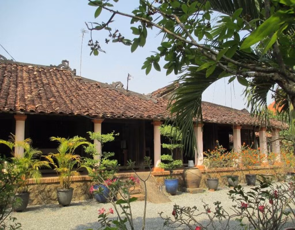 Ngôi nhà có diện tích 500m2, được UBND tỉnh Bình Dương công nhận là di tích kiến trúc nghệ thuật nhà cổ cấp tỉnh. Ảnh: Mia