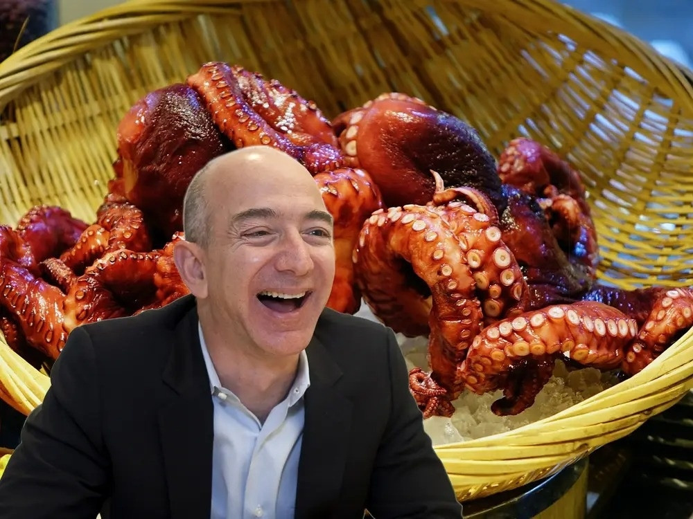 Nếu không thể ăn món pancake yêu thích, Jeff Bezos thử những món rất kỳ lạ. Năm 2014, khi gặp gỡ đối tác, Bezos gọi một bữa sáng với bạch tuộc Địa Trung Hải, khoai tây, ba chỉ xông khói, trứng chần ăn cùng sốt sữa chua. Ảnh: Routines