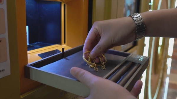 Theo Chinatimes.net, một chiếc dây chuyền vàng nặng 40 gram được định giá 785 NDT/gram (khoảng 108 USD), giúp chủ sở hữu nhận về hơn 30.600 NDT (gần 4.200 USD) trong vòng 30 phút, sau khi đã trừ phí dịch vụ. Ảnh: Chinatimes