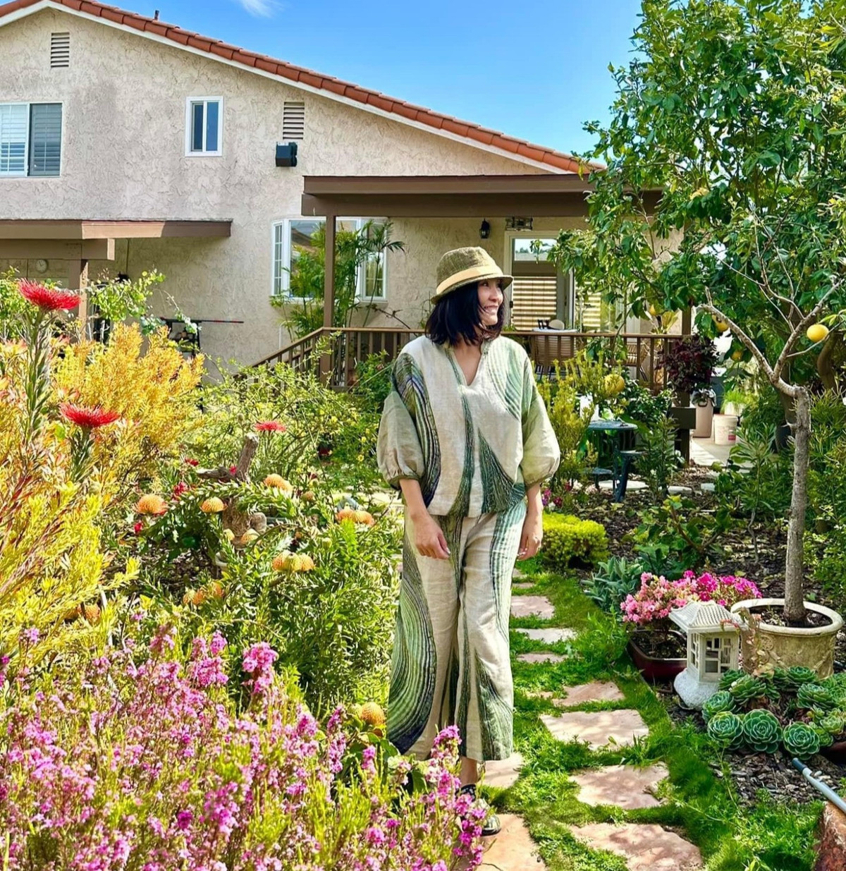 Tại Mỹ, nghệ sĩ Hồng Đào sở hữu căn biệt thự rộng rãi, có diện tích hàng trăm mét vuông được thiết kế theo phong cách hiện đại. Ảnh: FB Hồng Đào