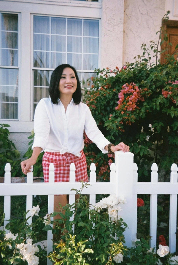 Niềm vui đơn giản của Hồng Đào là chăm sóc mảnh vườn trước và sau nhà. Ảnh: FB Hồng Đào