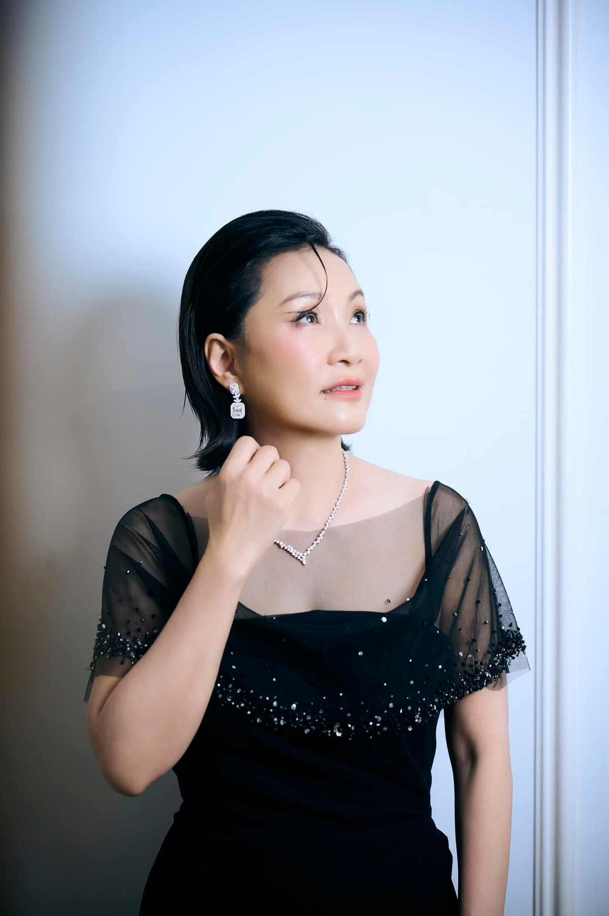 Sau biến cố bệnh tật, nghệ sĩ Hồng Đào trở lại với nghệ thuật đầy sôi nổi. Ở tuổi 62, nữ nghệ sĩ sống lạc quan, được khen trẻ đẹp hơn nhiều so với tuổi. Ảnh: FB Hồng Đào