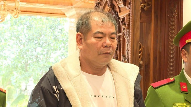 Cơ quan CSĐT Công an tỉnh Phú Thọ vừa bắt tạm giam đối tượng Nguyễn Văn Tuấn (tức Tuấn "trắng", SN 1968, trú tại TP Hải Phòng) về hành vi lạm dụng tín nhiệm chiếm đoạt tài sản. Ảnh: CA Phú Thọ