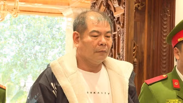 Cơ quan CSĐT Công an tỉnh Phú Thọ vừa bắt tạm giam đối tượng Nguyễn Văn Tuấn (tức Tuấn "trắng", SN 1968, trú tại TP Hải Phòng) về hành vi lạm dụng tín nhiệm chiếm đoạt tài sản. Ảnh: CA Phú Thọ