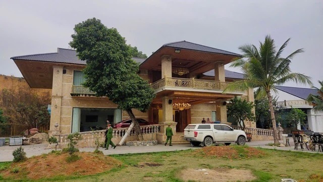 Khối nhà chính gồm 2 tầng, trong đó tầng 2 là gian thờ. Ảnh: CA tỉnh Phú Thọ