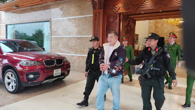 Công an tỉnh Phú Thọ cho biết, giang hồ Tuấn "trắng" là đối tượng có tiền án, tiền sự gây bức xúc trong nhân dân. Đối tượng này là chủ trạm dừng nghỉ Ngọc Anh và sở hữu căn biệt phủ rộng lớn tại TX Phú Thọ. Ảnh: CA Phú Thọ