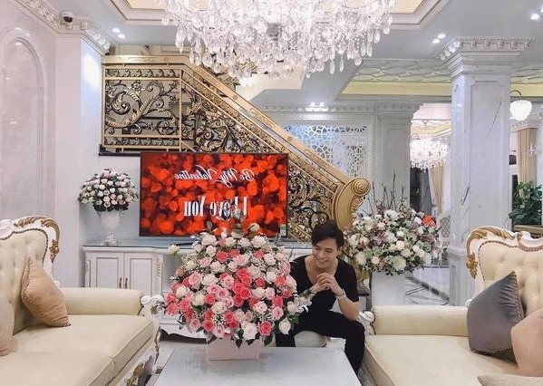 Không chỉ có diện tích lớn, biệt thự của MC Đại Nghĩa còn được thiết kế theo phong cách châu Âu cổ điển. Ảnh: Facebook