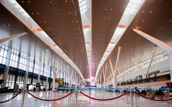 Đây là nhà ga nội địa lớn nhất cả nước với công suất 20 triệu hành khách mỗi năm, nâng tổng năng lực khai thác của sân bay Tân Sơn Nhất lên 50 triệu hành khách. Ảnh: Vietnamnet