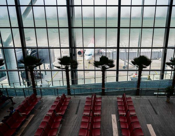 Khu vực ghế chờ hành khách ra cửa máy bay với nhiều tiện ích cửa hàng dịch vụ, khu vui chơi trẻ em. Ảnh: Vietnamnet