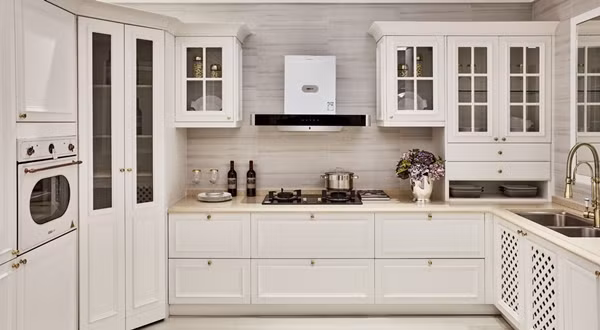 Nhiều gia chủ thuê thiết kế nhà nhưng không tuân theo kích thước nội thất bếp, gây bất tiện khi sử dụng. Kích thước đồ nội thất bếp rất quan trọng, có thiết kế quy chuẩn với kích thước căn bếp và người sử dụng. Ảnh: Kitchen room