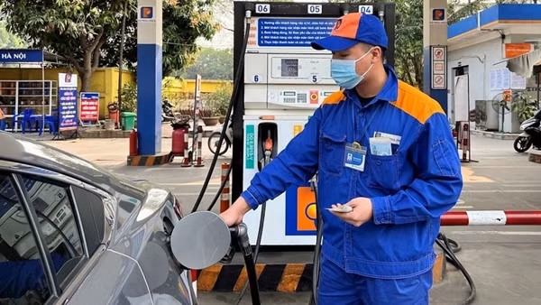 Gia xang dong loat tang tu chieu nay