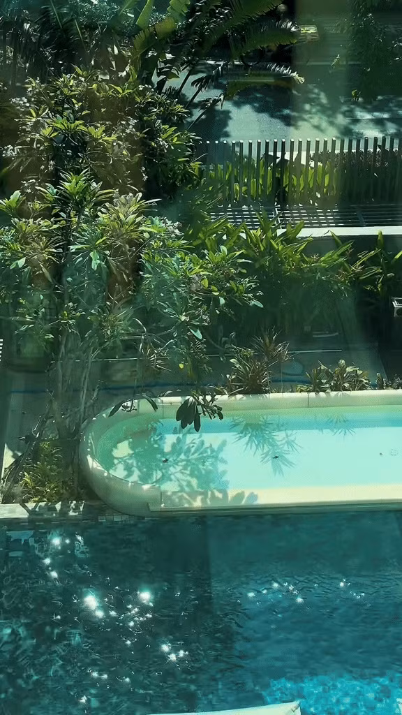 Đáng chú ý, ngôi nhà của Midu có bể bơi lớn cùng tầm view hướng ra khu độ thị sang xịn. Ảnh chụp màn hình