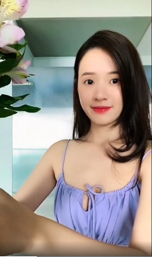 Mới đây, Midu chia sẻ một đoạn video ngắn ghi lại cuộc sống hàng ngày thu hút sự chú ý của cộng đồng mạng. Ảnh chụp màn hình