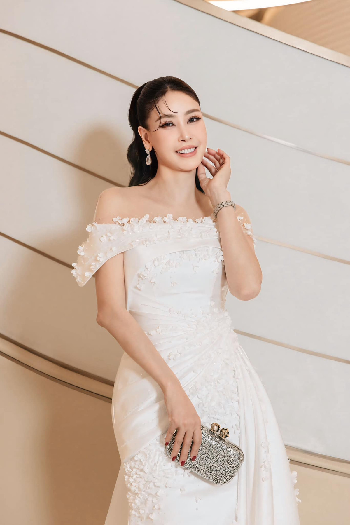 Bên cạnh đó, Hoa hậu Hà Kiều Anh còn khiến nhiều người choáng ngợp bởi độ giàu có. Người đẹp được mệnh danh là Hoa hậu giàu nhất Việt Nam. Ảnh: FB Ha Kieu Anh