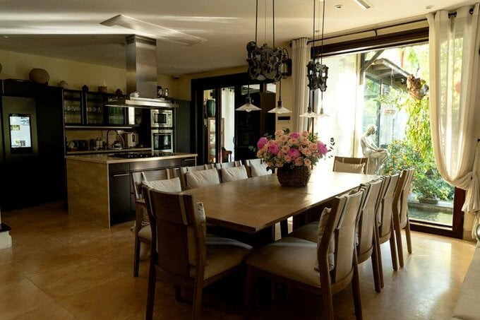 Phòng bếp hiện đại với đầy đủ các thiết bị cao cấp. Ảnh: Đàm Gia Bảo/Phunuso