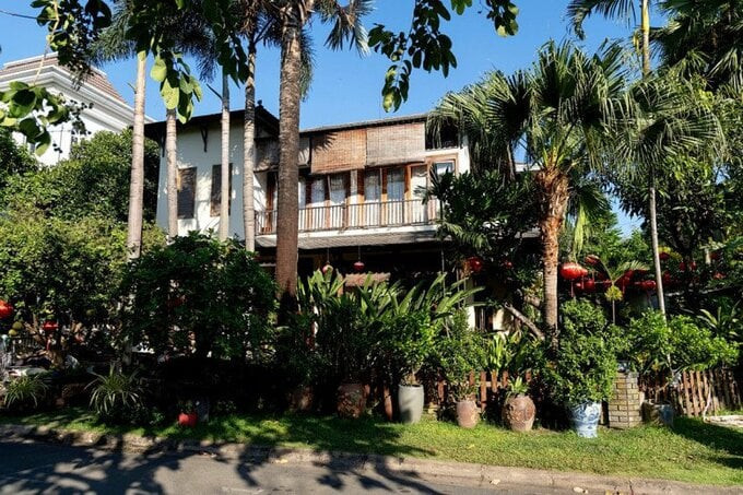 Biệt thự của Hoa Hậu Hà Kiều Anh thiết kế theo phong cách Indochine Antique, bắt đầu xây dựng vào năm 2004 và hoàn thiện vào năm 2007. Ảnh: Đàm Gia Bảo/Phunuso