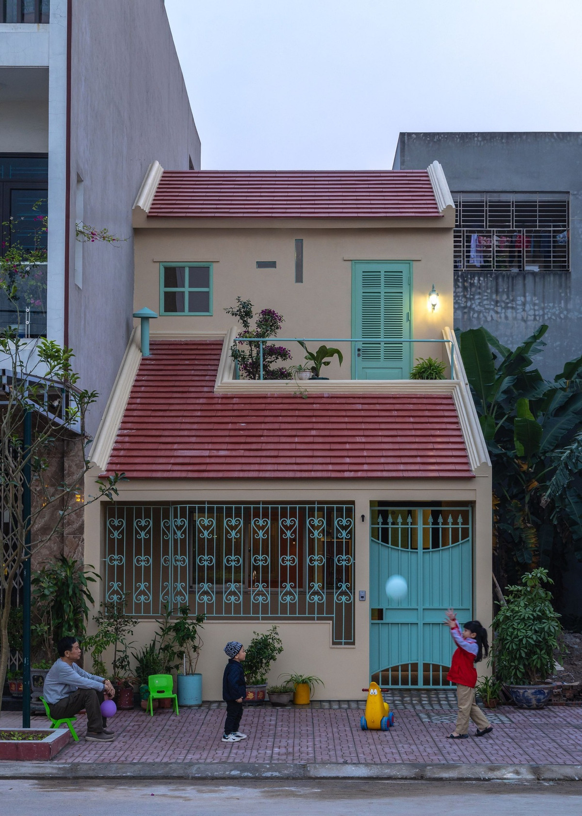 Trước đó, một số Fanpage đăng bộ ảnh do Adrei Studio thực hiện kèm chú thích “nhà của cầu thủ Xuân Son ở Nam Định” đã gây sốt cộng đồng mạng. Ảnh: Facebook