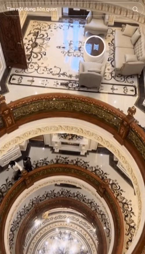 Khoảng thông tầng lớn tạo nên một không gian đẳng cấp. Ảnh: giang.tran009, @traibac.ninh