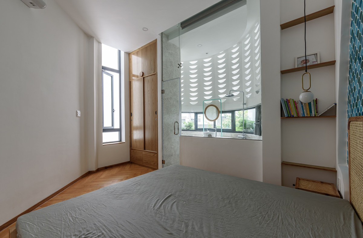 Tầng hai và ba là phòng ngủ dành cho các thành viên trong gia đình. Ảnh: Lonton Studio