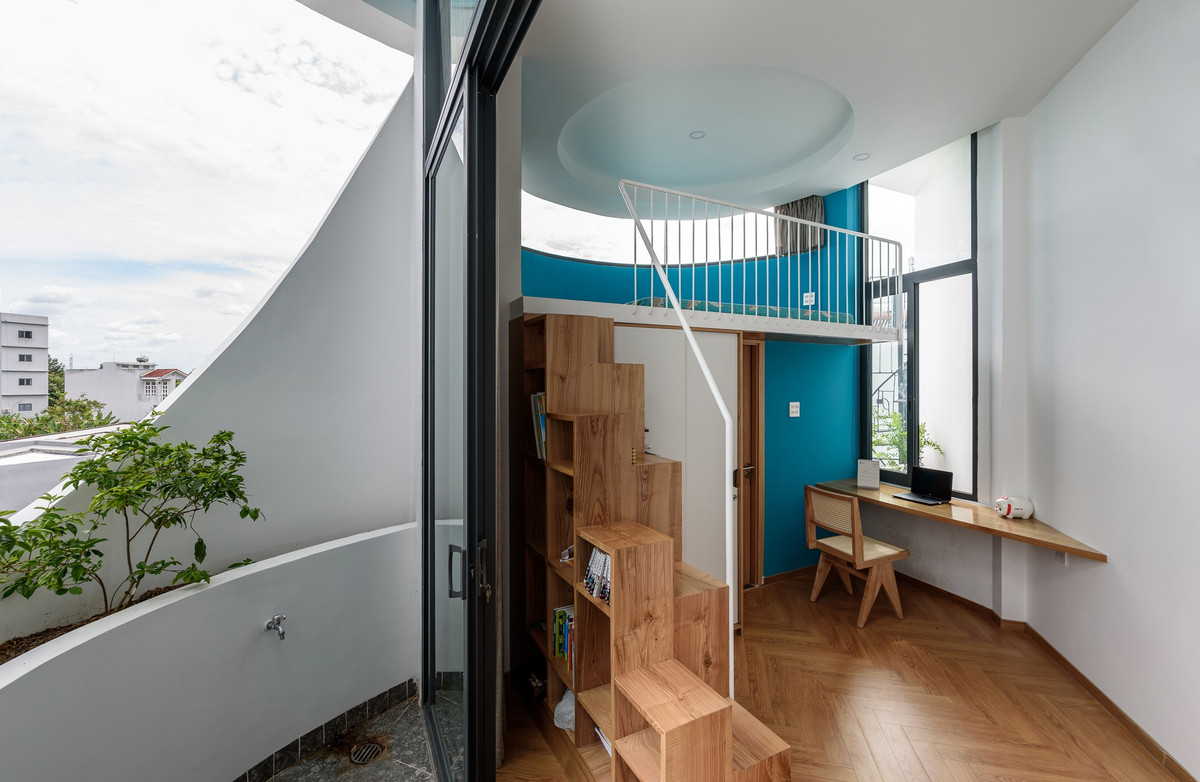 Phòng ngủ tích hợp góc học tập. Ảnh: Lonton Studio