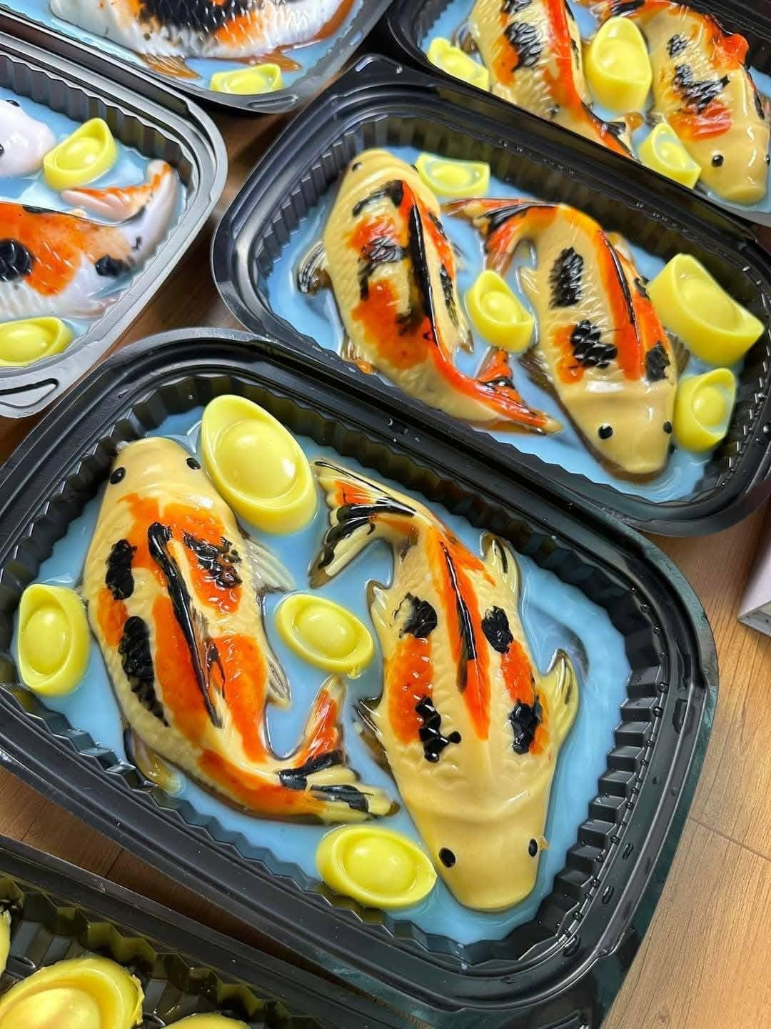 Thạch cá chép vừa có nhiều mẫu mã đẹp, vừa dùng làm đồ tráng miệng thơm ngon cho gia đình. Ảnh: Facebook