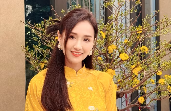  Lã Thanh Huyền được nhiều khán giả biết đến với biệt danh "nữ diễn viên giàu nhất phim VTV". Người đẹp hiện sống trong căn biệt thự ven sông đắt đỏ tại Hà Nội. Ảnh: Vietnamnet