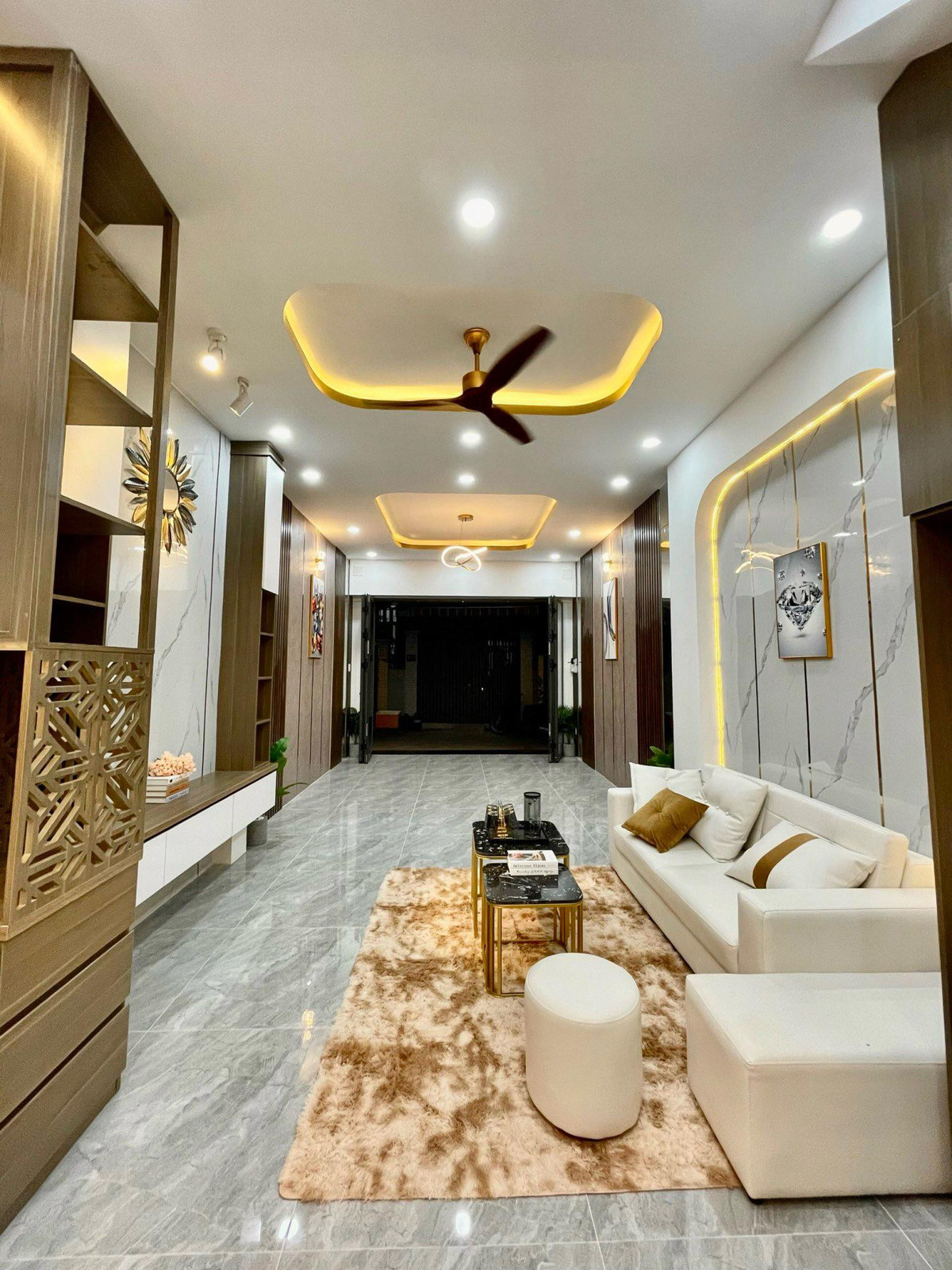 Ngôi nhà MC Cát Tường rao bán có diện tích sử dụng 150m2, gồm một trệt, hai lầu, có sân thượng, 1 phòng ngủ Master, 2 phòng ngủ lớn và 4 nhà vệ sinh. Ảnh chụp màn hình